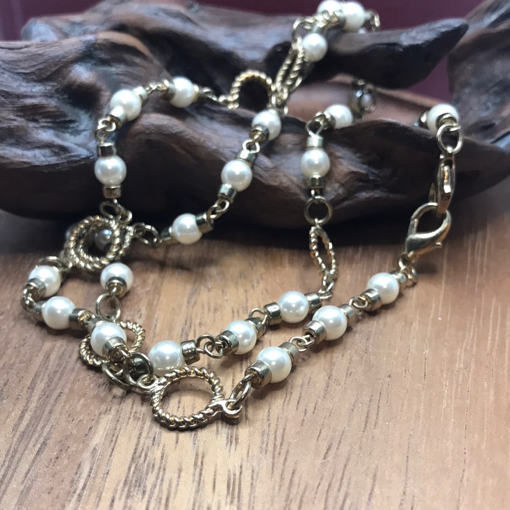 Gold and faux pearl necklace